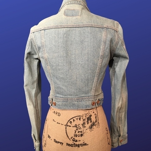 LEVI STRAUSS & CO. Original Trucker Jacket, CROPPED, FADED BLUE, NWOT, Size S - Picture 2 of 8